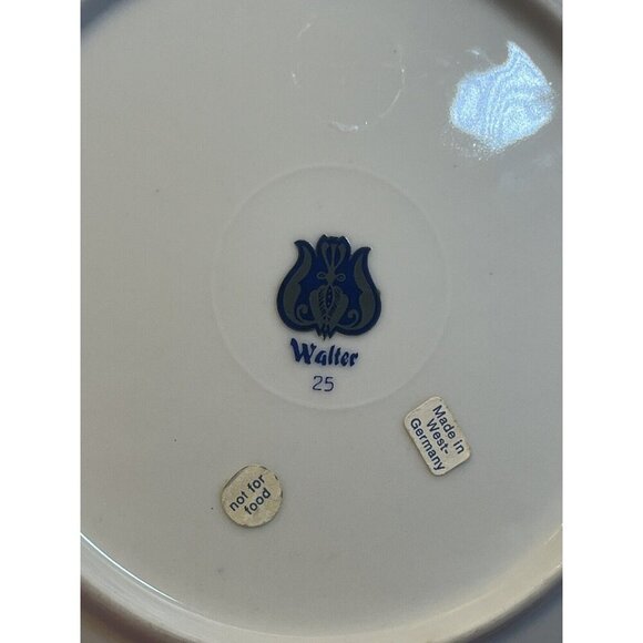 Joan Walsh Anglund 1966 December Plate Made by Walter W. Germany Collectible Vtg - Picture 3 of 3